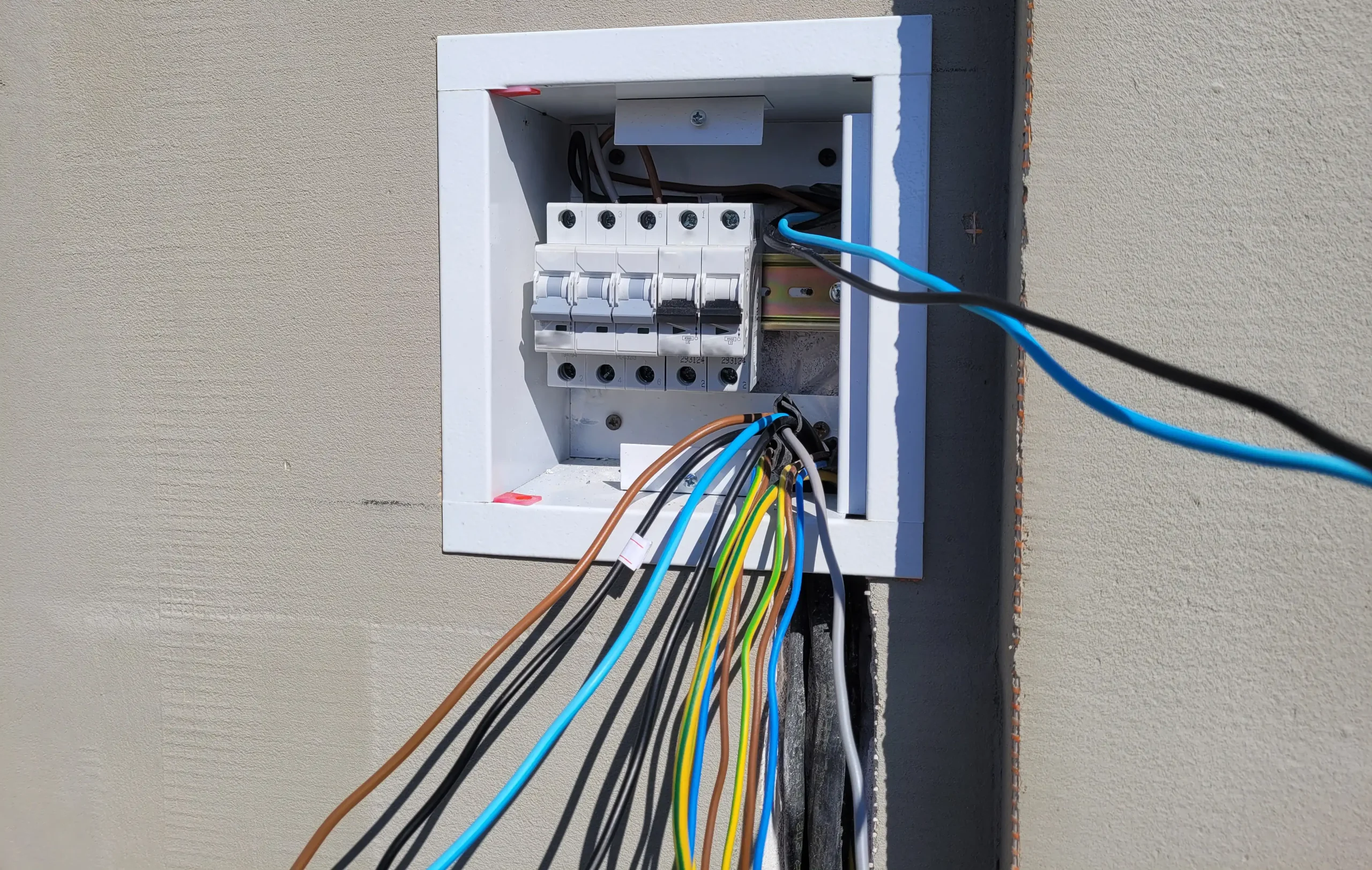 electricity-distribution-box-with-wires-and-circui-2026-03-20-04-55-39-utc